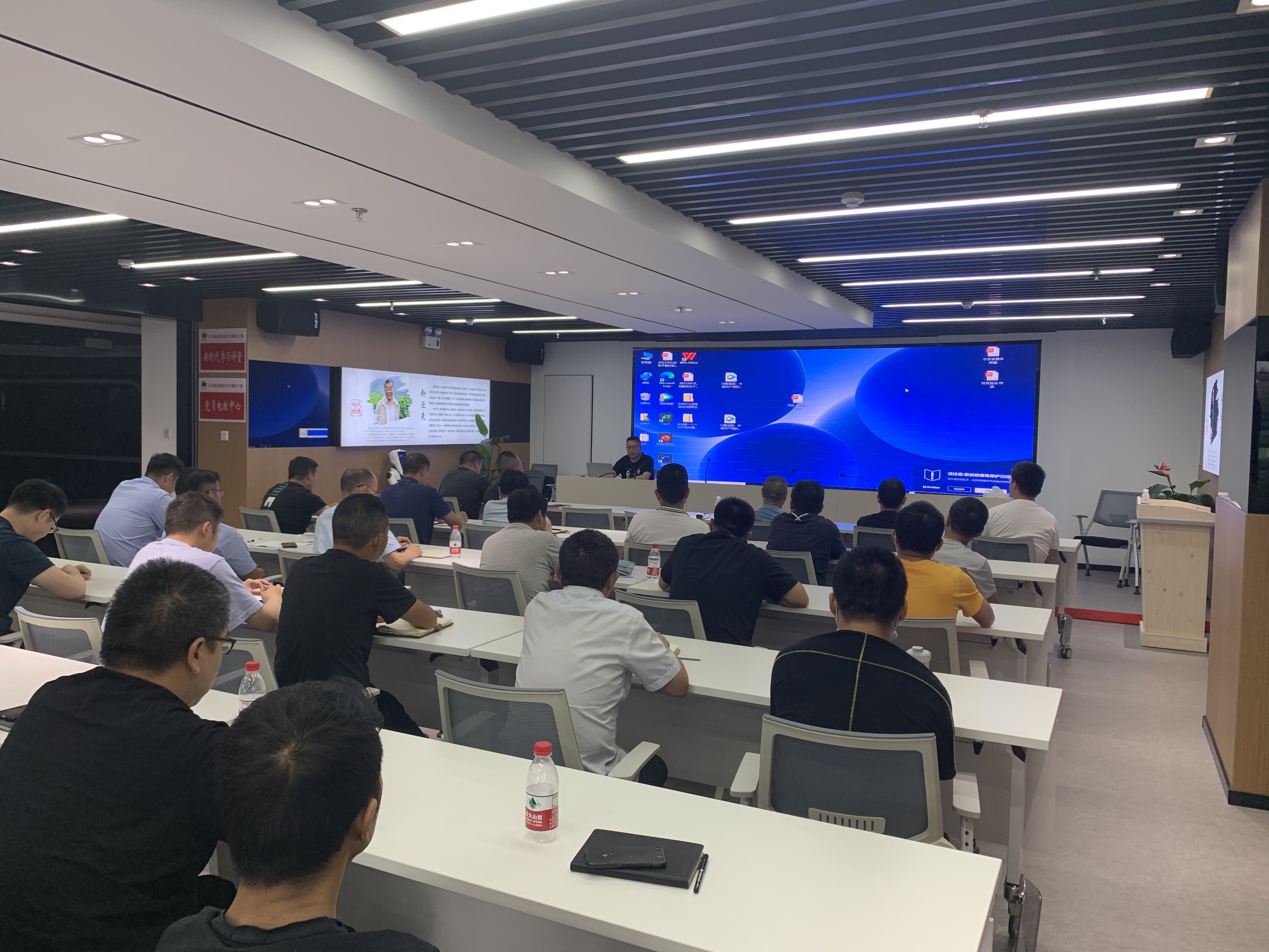 落实安全责任,,,,,,,,推动安全发展